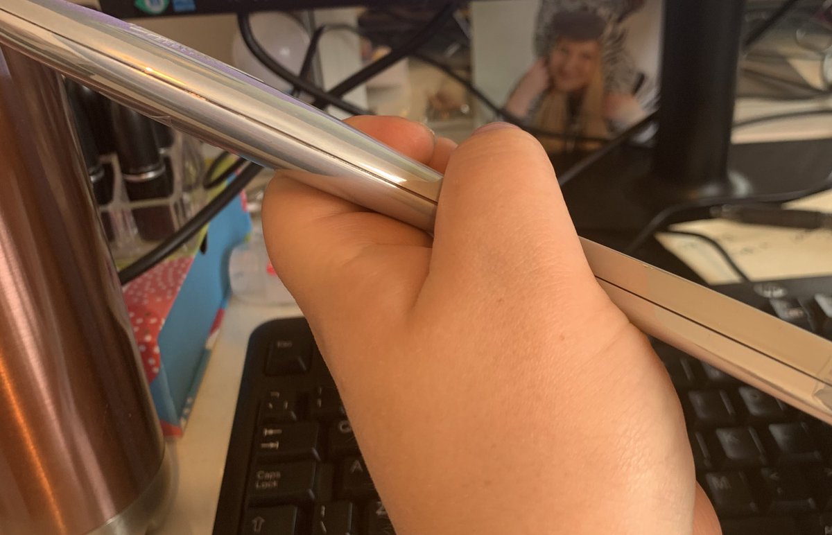 Peachymegg's tweet photo. @beautybay it is normal for my Jeffree Star X Shane Dawson mirror to have just a large gap all the way round? My other Jeffree Star mirror is not like this https://t.co/aNd37xCHP4