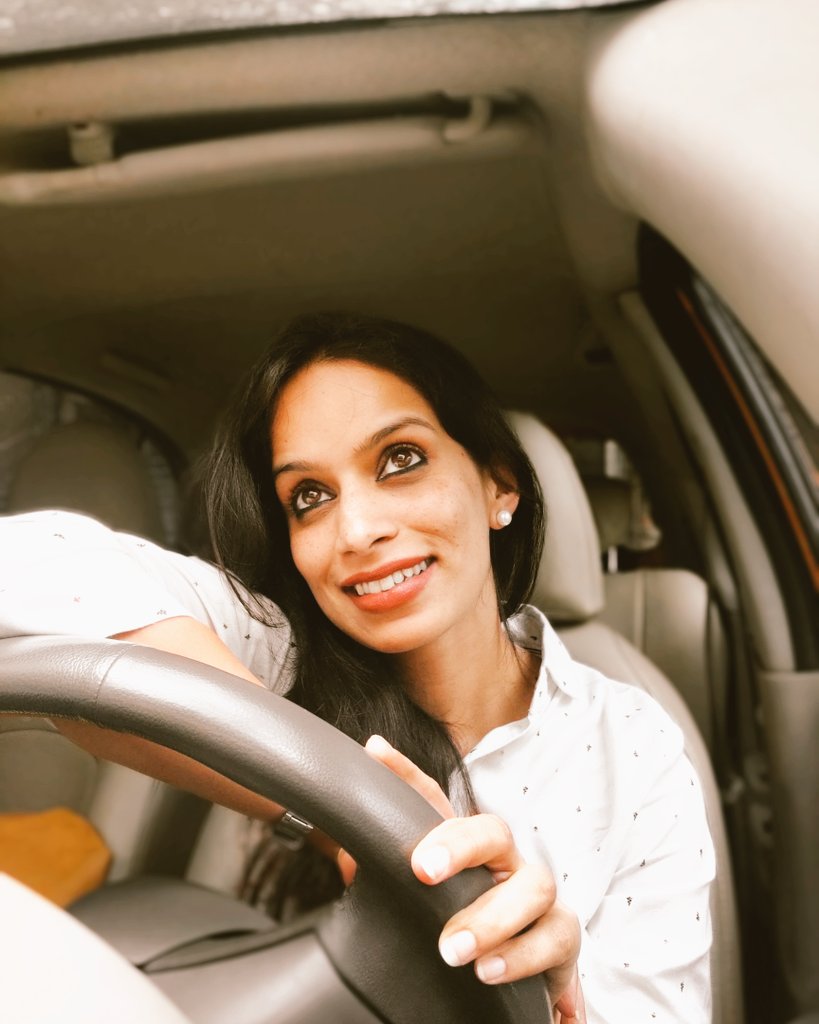 rjshru's tweet photo. जेव्हा long drive ला जावस वाटत, पण पर्याय नसतो...😜
.
.
#Rjshrutii #lockdown #dreaming #missinglongdrives #mycar #monsoon☔ !! @magicfmmumbai https://t.co/4eyuTv8D6g