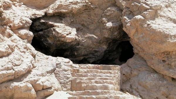 حمام فرعون 
يعتبر سونا وحمام بخار طبيعي ويقع في الجزء الجنوبى لمدينة رأس سدر 😍
يحتوي على مياه كبريتي...