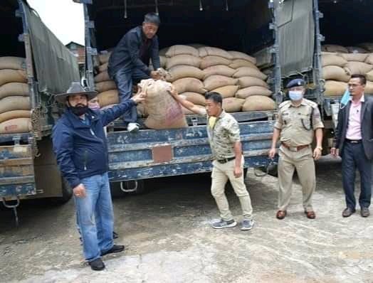 dimapurtoday's tweet photo. Deputy CM Shri Y. Patton donated 530 bags of rice including sound system/PA equipments, Amplifier, horns and microphone to his constituency
#LatestUpdate #Wokha #Tyui #Nagaland #HumanityFirst https://t.co/sXwv9QwFGz