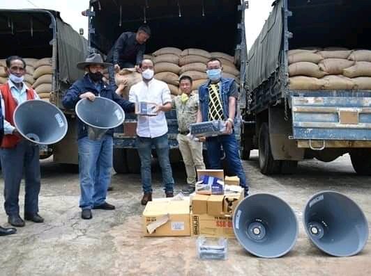 dimapurtoday's tweet photo. Deputy CM Shri Y. Patton donated 530 bags of rice including sound system/PA equipments, Amplifier, horns and microphone to his constituency
#LatestUpdate #Wokha #Tyui #Nagaland #HumanityFirst https://t.co/sXwv9QwFGz