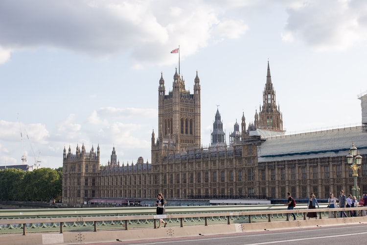 RICSUKPress's tweet photo. 🔊Announcements today show the Government is keen to reinvigorate the economy and get people spending again.

RICS highlighted a stamp duty holiday as a vital measure to invigorate the market &amp; we're glad Government agreed &amp; announced they will provide this much needed catalyst https://t.co/VypRS5INyk