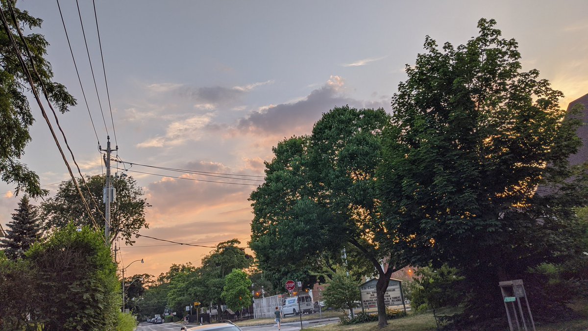 fowlski's tweet photo. Another long hot summer day in #Toronto yesterday with more on the way. Clouds forming as the sun disappears on a warm evening dog walk. https://t.co/iK05m8pjOp