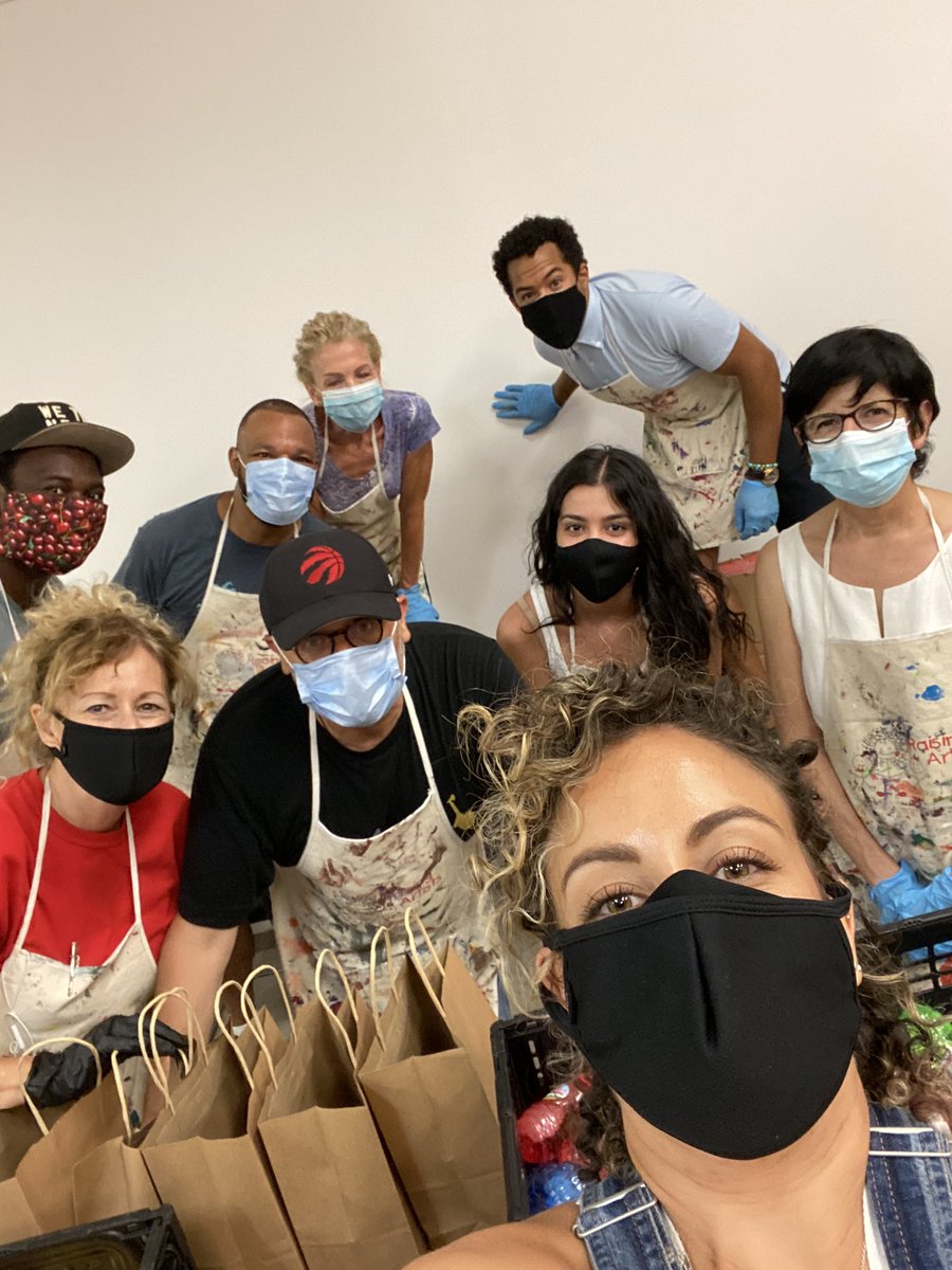 RaisingArtists's tweet photo. Yesterday we packed 500 chalk project kits for children in under-served communities at @dixon_hall. #TheChalkProject #GiveBack #ArtMatters https://t.co/FsakW9PJr3