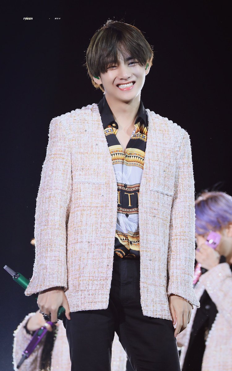 Boonthean4's tweet photo. This smile make me fall in love with taehyung also it's my first time when I was saw this picture on hashtag #KimTaehyung and click check that hashtag and I found this man till now I always love this smile and  forever 😍 I really love you the most and all of your group #BTSV https://t.co/XpAix2qYMt