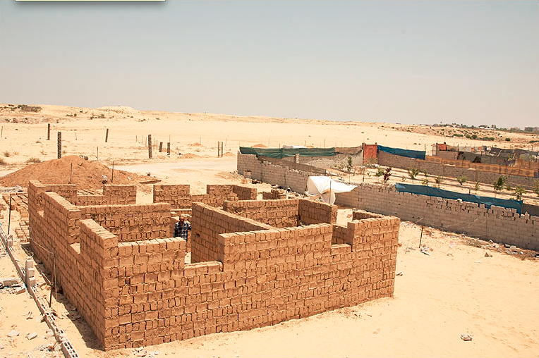 In Mesopotamia, there are few large trees. Buildings were built out of mud brick, from the tiniest hut to the largest temple or palace.But building with mudbrick presents a problem: How do you add a roof?(Source:  http://news.bbc.co.uk/2/hi/middle_east/8068864.stm)