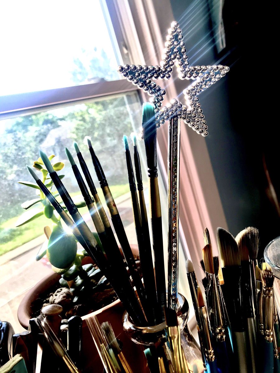 BunnyIntelOfc's tweet photo. What? Who doesn’t keep a magic wand given to them by their best friend tucked in amongst the paint brushes in case of emergencies?

#toolsofthetrade #artistsontwitter
#magicwand https://t.co/CGAKDSAsUb