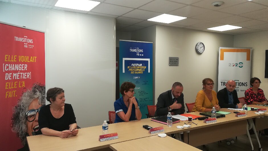 Tpro_occitanie's tweet photo. Signature de convention avec #DireccteOccitanie : Jérôme Authier @MedefOccitanie: « Ce travail en collaboration est d'autant plus important dans la période qui s'ouvre pour permettre de mobiliser le bon acteur afin d'amener des éléments de sécurisation des parcours ». #formation https://t.co/D1I2DsYr39