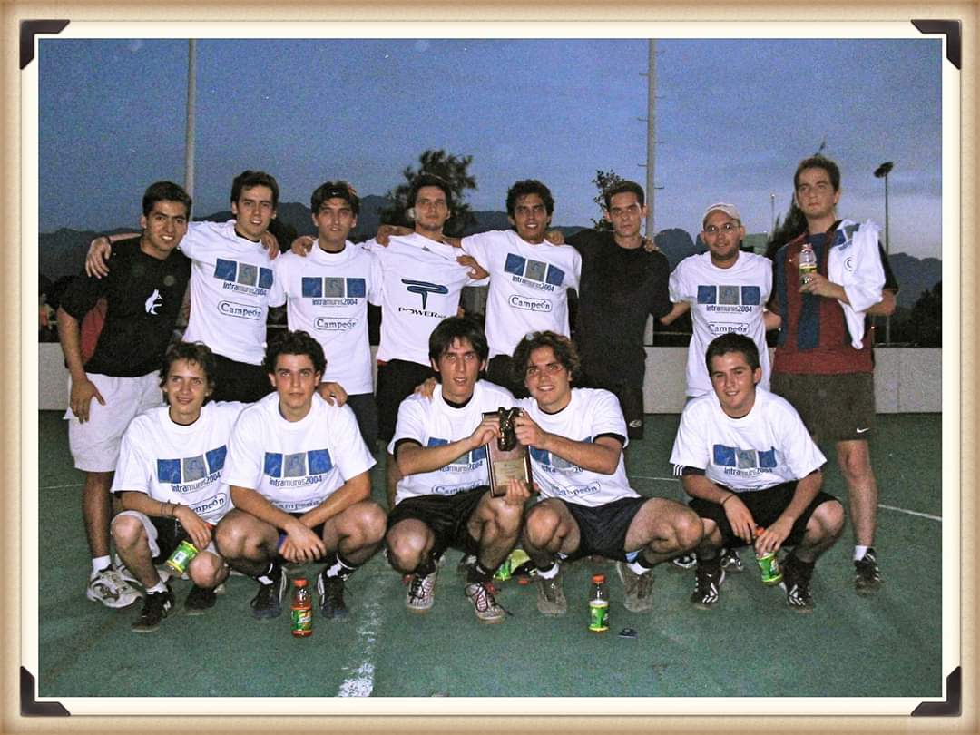 huskies_fc's tweet photo. Hace 16 años fuimos campeones por primera vez 1️⃣🌟 (Julio 8, 2004) ¿A quiénes reconocen? #WaffWaff https://t.co/TOQX8WQQcf