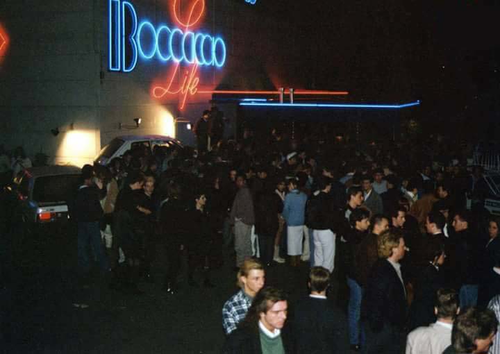 TOPradio's tweet photo. Heb jij ook goeie herinneringen aan Zillion, Cherrymoon, Boccaccio, ...? 🥳 Check zeker de foto's en filmpjes van toen op onze website! 👀 #RetroArena https://t.co/ClF0cnO408 https://t.co/pgPHDgGQfc