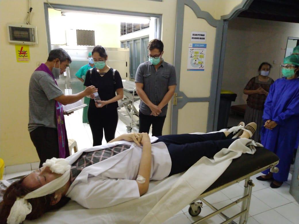 AGAMA_SAINS_1's tweet photo. RIP GBU u Dokter Sella di RS @pertamina 
Cantik muda chinese sosial tinggi 
beda ama kadrun...
Berdedikasi tinggi melayani Rakyat sampe Mati
Pahlawan kemanusiaan..
#NewNormal2020 lawan #COVID https://t.co/MDnACIv6C6