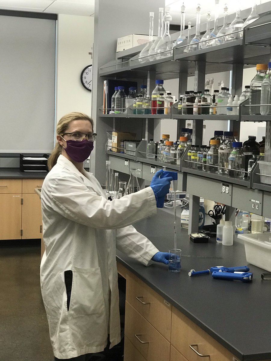 UofStFrancis's tweet photo. These chemistry students are the first to return to the USF campus for summer classes. Guided by their professor, Dr. Scott Gruenbaum, and lab safety manager Bettylou Zmudka, all are practicing proper social distancing and mask-wearing in the labs. Thanks for paving the way! https://t.co/bY5Lsl7bse