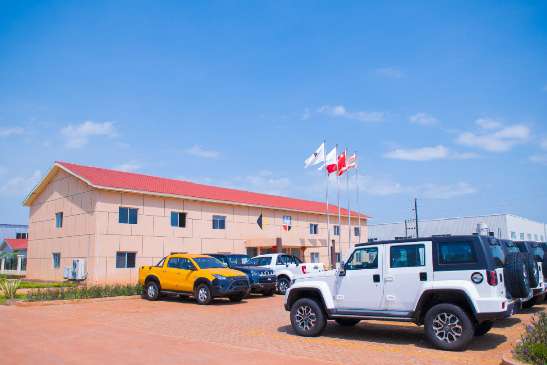 Africa_In_FR's tweet photo. La #Chine permet aux pays où elle opère des chaînes d'assemblage de #voitures de revendiquer ces véhicules composés à 100 % de pièces chinoises comme des productions nationales. #Madagascar #Ouganda #Gabon #Nigeria https://t.co/G21R1K0CJ6 https://t.co/TruNRFF8z1