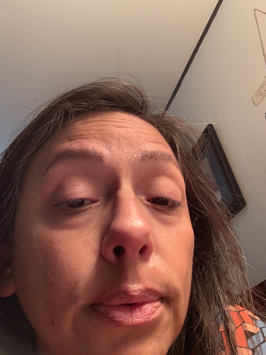 StovallMS_SSIS's tweet photo. You can see the bead of sweat. And, I’m huffing and puffing from this indoor abs/arm workout in the AC lol. I’m gettin’ it done! @pastorjezer @3dotjuan @StovallMS_AISD @AldineISD #RachelWorksOut #diabeteswarrior #winning https://t.co/GFglmTptVN