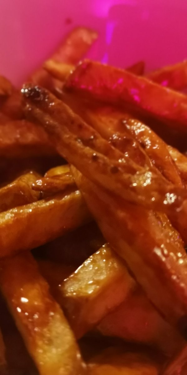 joncampling's tweet photo. Quick update on the continued development of my my #Jampling's Sticky Marmite Chips recipe.
the last batch was extremely stickyπ€ but also had a fabulous toffeeesque gooey/crispness to the Marmite coating as well. Something I've been trying to achieve for a while πππ€ https://t.co/19dhznJQgc