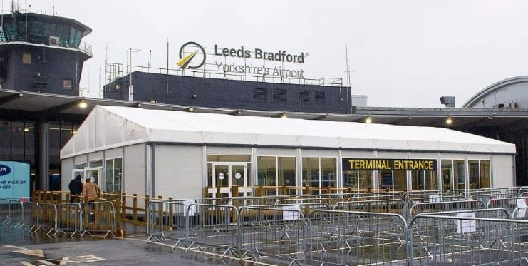 SmartSpaceBuild's tweet photo. We are proud to continue working with Leeds Bradford Airport as they implement additional safety measures, adapting during Covid-19, by installing visitor reception areas both landside and airside. Full case study to follow. https://t.co/vYaK8TaOH4
#instantbuildings #backtowork https://t.co/0vwdFPV29y