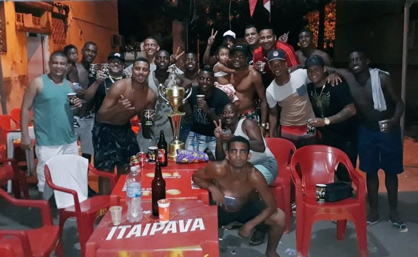 BondeFielCdd's tweet photo. PARABÉNS BONDE FIEL, PELOS SEUS 19 ANOS DE HISTÓRIA, LUTAS E GLÓRIAS.
          🖤 💛 ⚽🙏🏼 🏆 🥇 🎉 🎊 #OMAISQUERIDODAFAVELA #TIMEDAMASSA #NINGUÉMEFORTESOZINHO #AUNIÃOFAZAFORÇA #ESTAREMOSJUNTOSSEMPRE https://t.co/wsAzHKxO0A