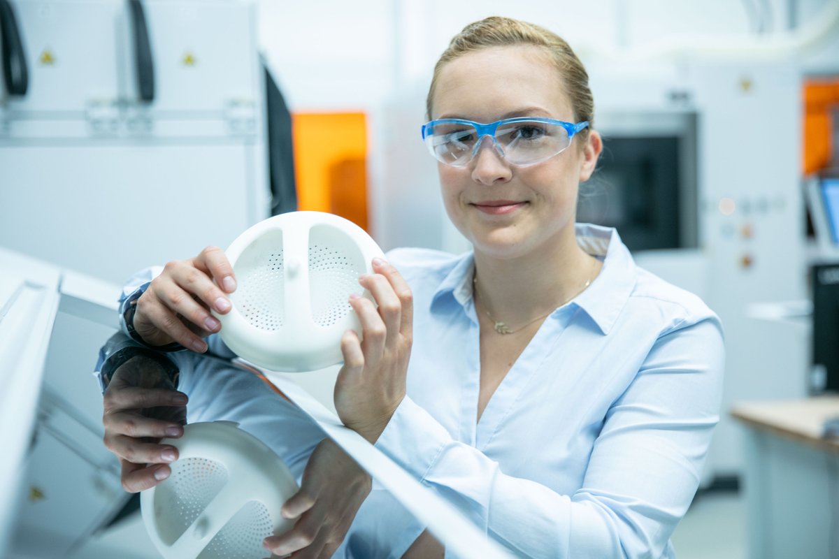 BASF's tweet image. Through our subsidiary @Sculpteo, you can now 3d print your own design with advanced #ForwardAM materials. It’s so easy, fast and user friendly: Its new online platform has a direct interface to order 3D printed prototypes as well as serial parts. sculpteo.com