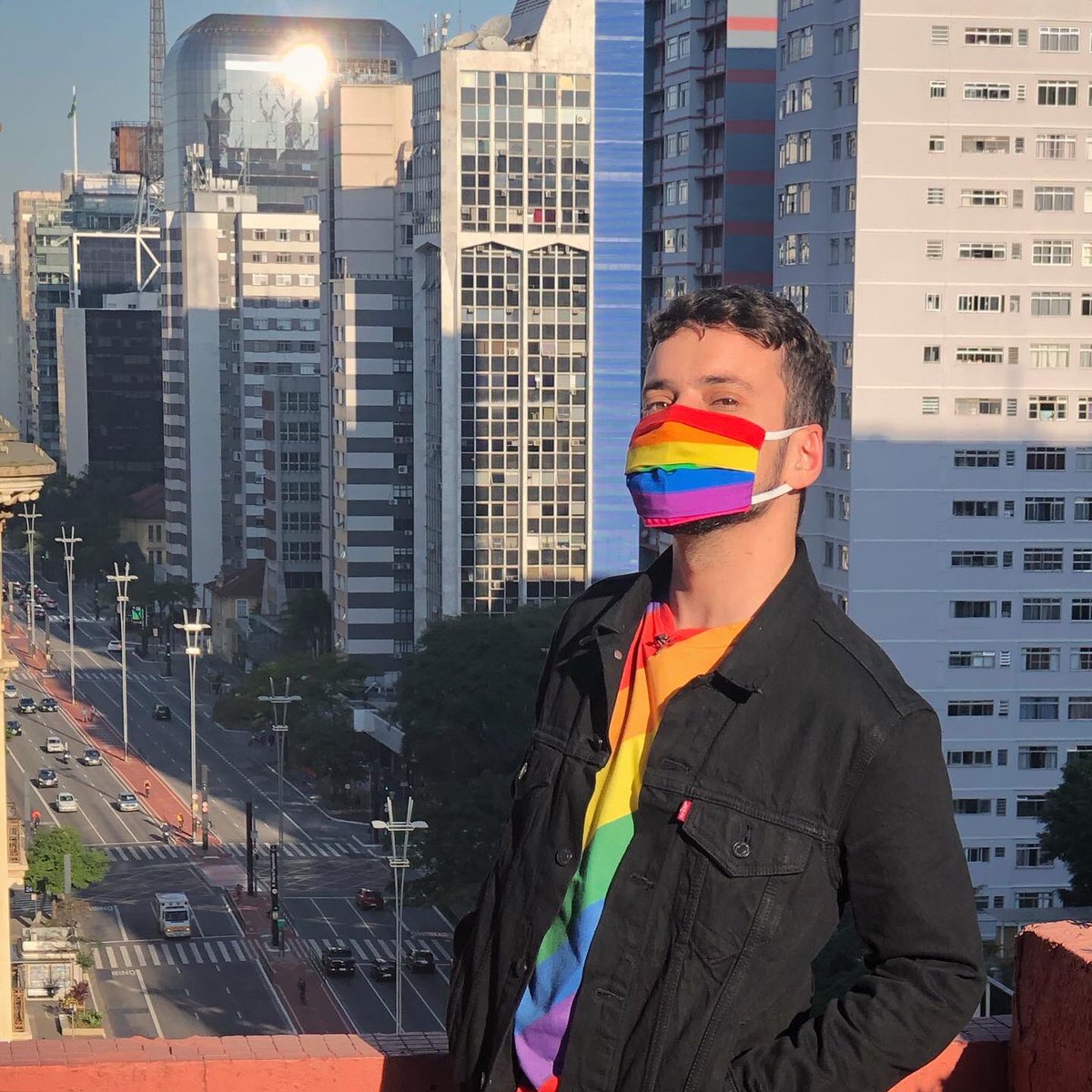 fefito's tweet photo. Tem toda razão, presidente. Máscara é coisa de viado. De viado inteligente. De viado preocupado com segurança e a saúde do próximo. De viado que não acha que vai ser menos macho por seguir recomendações de saúde. Sejamos todos viados e salvemos vidas! Pq o governo ta longe disso! https://t.co/RwU18bG5Su