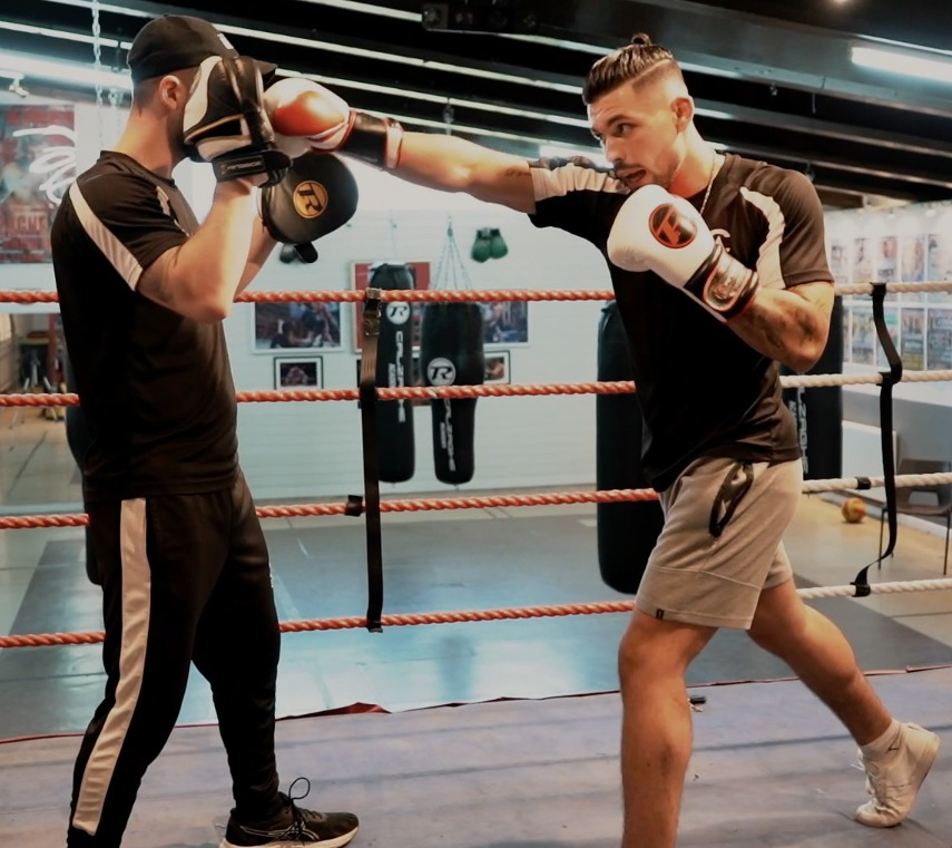 RobOyston's tweet photo. Join Calzaghe Mini Dragons for your free 30-minute FREE boxing session today at 4pm live to learn the amazing Calzaghe 5b technique!
https://t.co/ZFnEZY9XNi

To become a member join here:https://t.co/JiXKa3XKKu https://t.co/Bn9mN1x0Kd