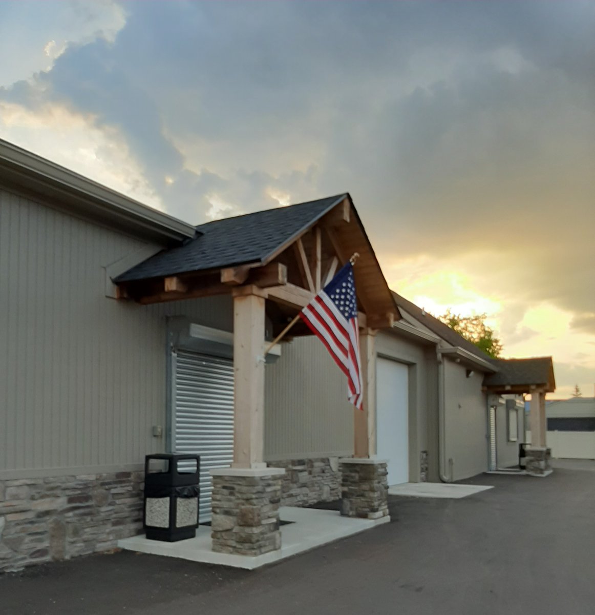 accur8firearms's tweet photo. Snapped this picture when leaving the range the other night...there is nothing more beautiful than the American Flag at sunset...at the gun range is just icing on the cake! #godblesstheUSA #proudtobeamerican #accuraterange #accuratefirearms https://t.co/Y5fTXfPOt1
