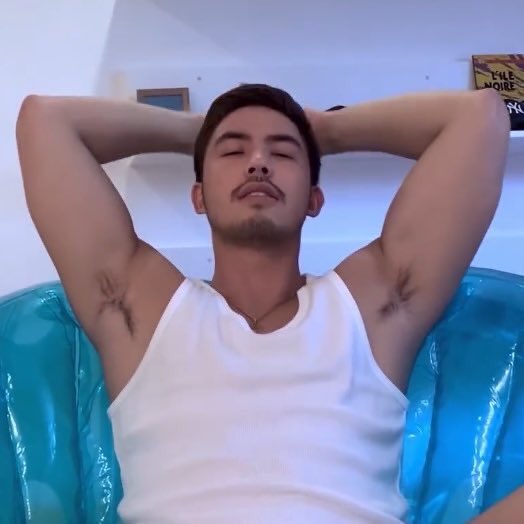 lordveymont's tweet image. The duality of man (but pretty much everyone on Twitter) #HelloStrangerEP3