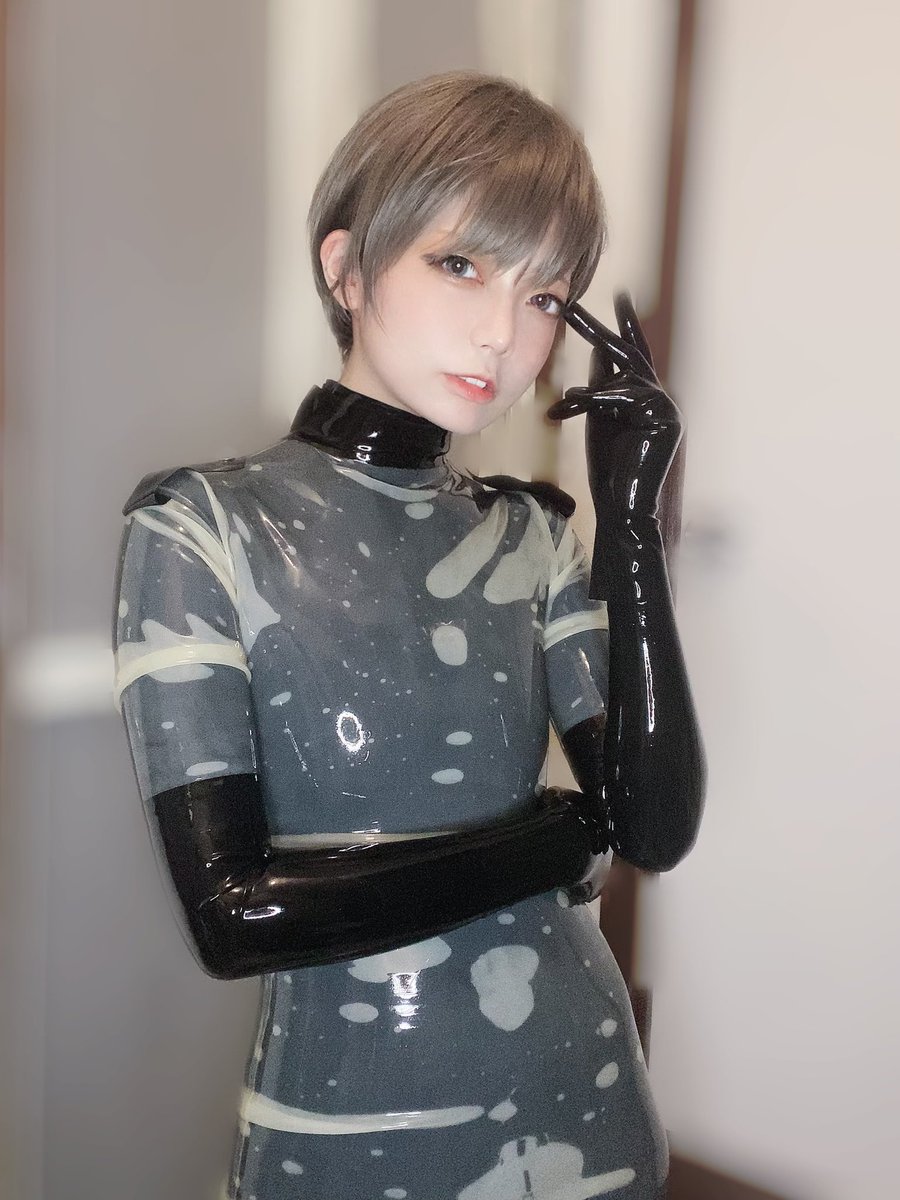 tkgw1500cc's tweet photo. 黒ラバーの上に飴ゴムワンピ着てみた✧︎ https://t.co/fck7PptWZZ