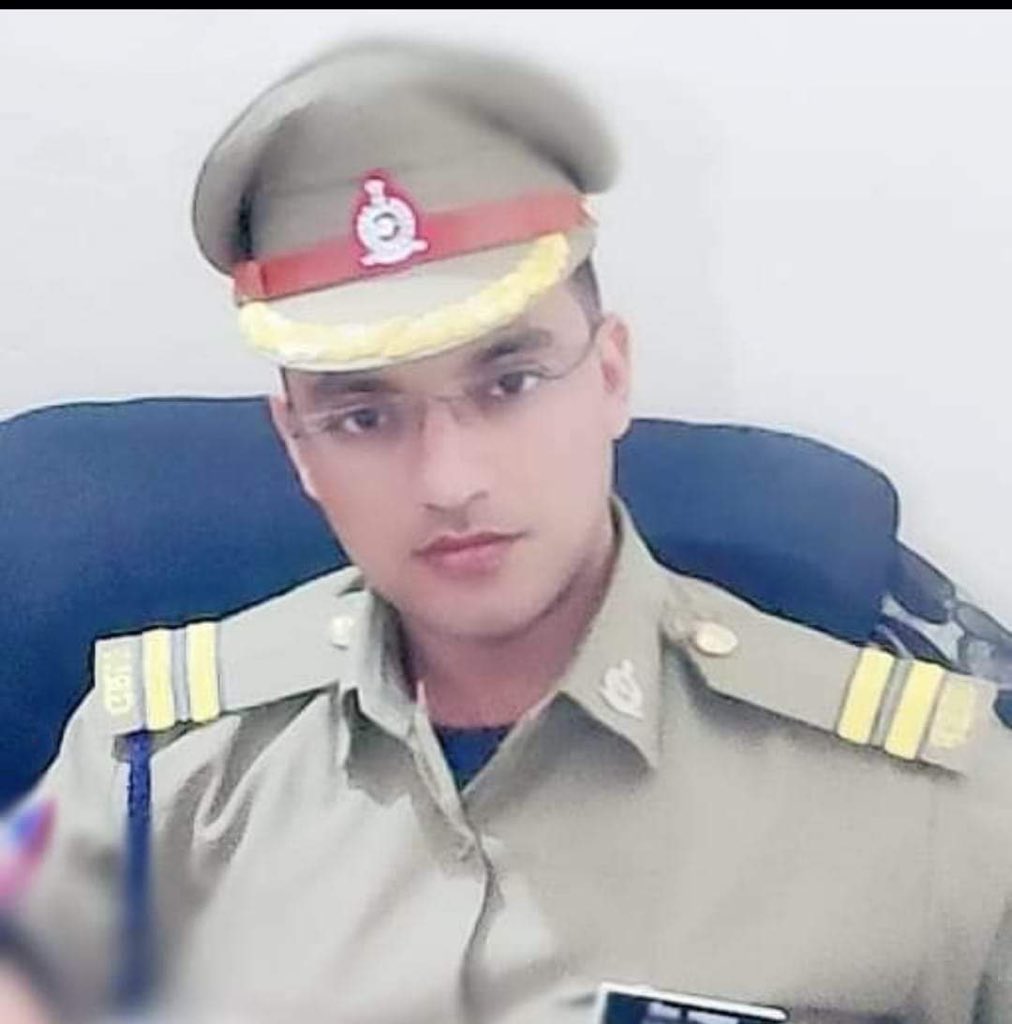 Imran Pratapgarhi (@shayarimran) on Twitter photo IES अधिकारी सुब्हान अली लेह से 22 June से लापता हैं, वहॉं के अधिकारियों का कहना है कि जिप्सी द्रास नदी में गिर गई, सीमीत संसाधन की वजह से अभी तक बॉडी बरामद नहीं
<a href="/rajnathsingh/">Rajnath Singh</a> जी कृपया UP के इस परिवार की मदद करें ।
आप सब भी RT करके रक्षामंत्री तक बात पँहुचायें IES अधिकारी सुब्हान अली लेह से 22 June से लापता हैं, वहॉं के अधिकारियों का कहना है कि जिप्सी द्रास नदी में गिर गई, सीमीत संसाधन की वजह से अभी तक बॉडी बरामद नहीं
<a href="/rajnathsingh/">Rajnath Singh</a> जी कृपया UP के इस परिवार की मदद करें ।
आप सब भी RT करके रक्षामंत्री तक बात पँहुचायें