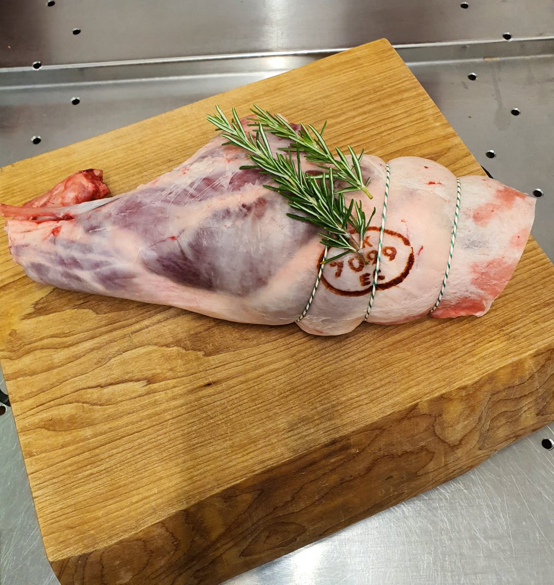 Poyntonsbutcher's tweet photo. 🏴󠁧󠁢󠁷󠁬󠁳󠁿🐑 𝗪𝗜𝗡 𝗔 𝗟𝗘𝗚 𝗢𝗙 𝗟𝗢𝗖𝗔𝗟 𝗪𝗘𝗟𝗦𝗛 𝗟𝗔𝗠𝗕 🏴󠁧󠁢󠁷󠁬󠁳󠁿🐑

TO ENTER: 1. LIKE this post 2. RETWEET this post!

(Comp also running on our #Llandudno and #OldColwyn FB Pages - comp closes 23:59 17/07/20 with the winner drawn at random &amp; announced 21/07/20 - full T&amp;Cs on FB) https://t.co/dOSvYdmQHd