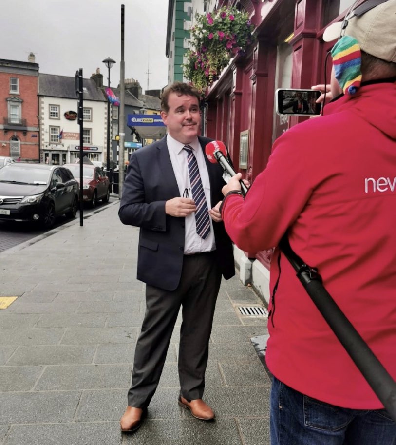 HenryMcKean's tweet photo. “Shopping local is so important to us in Ballinasloe.” #ChampionGreen @BallinasloeLife @IvanYatesNT @NewstalkFM @GalwayChamber from 4pm https://t.co/fwEr2yBGIr