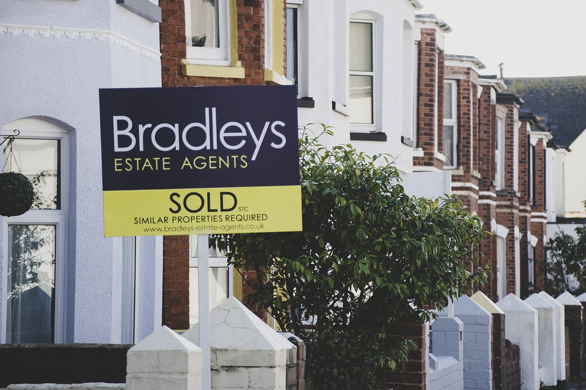 ❗Save thousands- Make your move now❗

Stamp duty holiday starting immediately on all completed house purchases up to the purchase price of £500,000 until the 31st March 2021!

READ THE FULL INFORMATION ON OUR WEBSITE
bradleys-estate-agents.co.uk/articles/save-…

#stampduty #househunting #property
