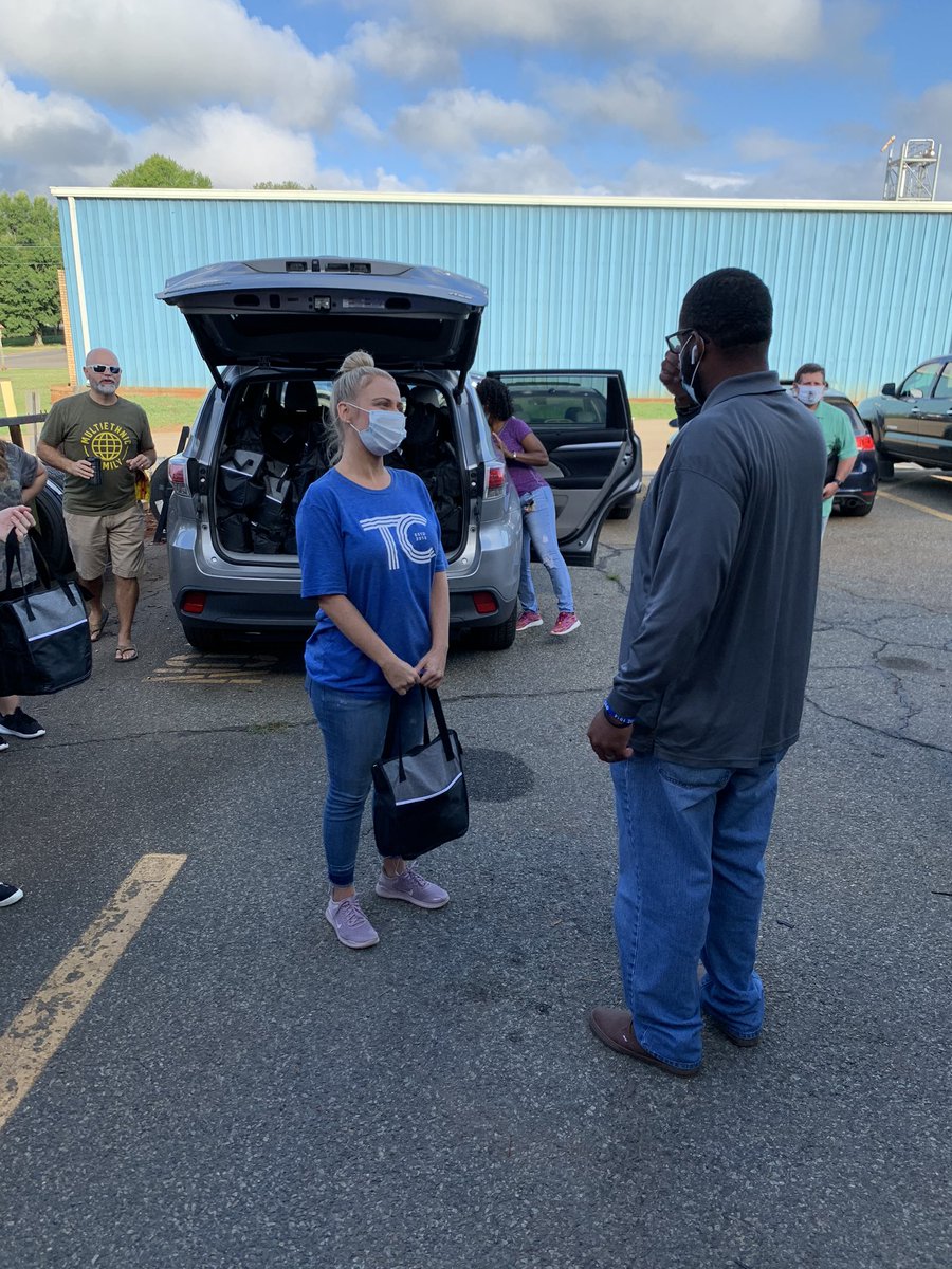 RockHill2970's tweet photo. Thank you to all of the members of Transformation Church for stopping by and giving our drivers and preloaders a bag full of awesome snacks to help keep us delivering! https://t.co/wjtaDDffzH