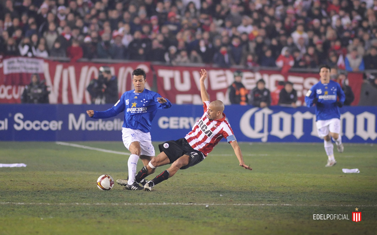 EdelpOficial's tweet photo. 📅🏆🇦🇹 #UnDíaComoHoy En 2009 disputábamos ante @Cruzeiro la primera final de la #Libertadores en el @estadiounicolp. Un duro partido que empatamos sin goles. Lejos de claudicar, iríamos luego en busca de la #GloriaEterna en el Mineirao 🏟🇧🇷 https://t.co/Mpntm03u8S
