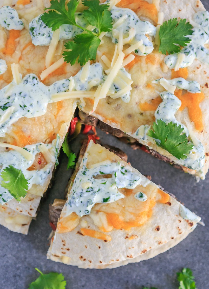 #ad Stacked Beef Fajita Quesadillas is what’s on the menu for tonight! Pull up a chair because I have a feeling you will also be making these real soon. ;) @beeflovingtx #beeflovingtexans 

azestybite.com/stacked-beef-f…