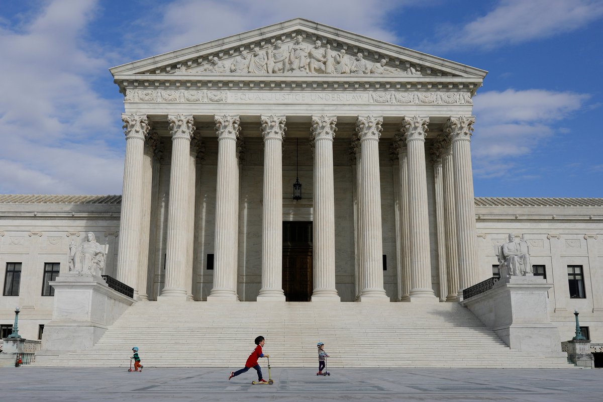 ajplus's tweet photo. BREAKING: The Supreme Court ruled the Trump admin can allow employers to deny free birth control coverage to workers on religious and moral grounds — reversing an Obamacare mandate.

The ruling means up to 126,000 women could lose contraception coverage. https://t.co/2wlc9TvANj