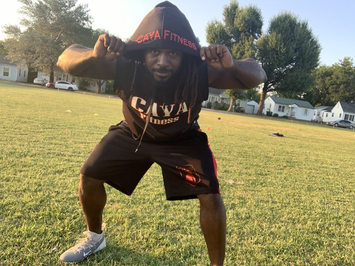 CayaFitness's tweet image. ayGot  in a 🔥 workaout with thea squad last night!  #cayafiitness #oklahomacfootballtraining #defensivebacktraining #cayafitnesstraining #oklahomapersonaltrainer oklahomaspeedtraining