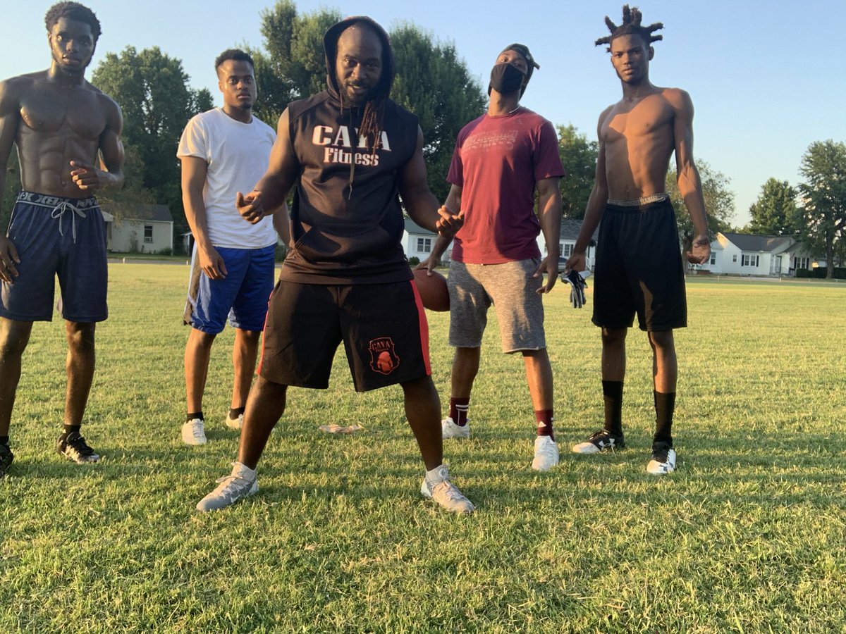 CayaFitness's tweet image. ayGot  in a 🔥 workaout with thea squad last night!  #cayafiitness #oklahomacfootballtraining #defensivebacktraining #cayafitnesstraining #oklahomapersonaltrainer oklahomaspeedtraining