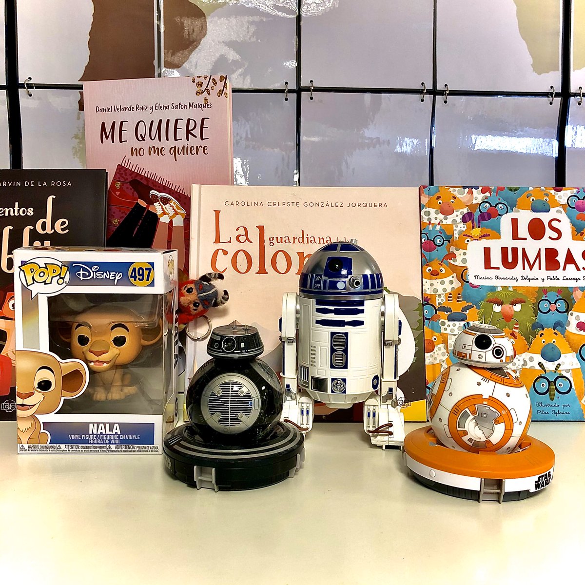 gunisbooks's tweet photo. A viking has hidden himself in our mess! Would you be able to find him?                                         

Find him in Marina’s new book “Hay un vikingo en mi casa” (There is a viking in our house)

https://t.co/BE1OZ8Ql35 https://t.co/FJ9JBMgvtJ