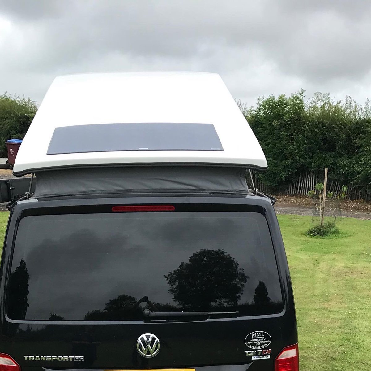 MMLConversions's tweet photo. Wind out awning and solar panel fitted #thuleomnistor #solartechnology #drivelodgeroofs #t6campervan https://t.co/41z3n6RA5x