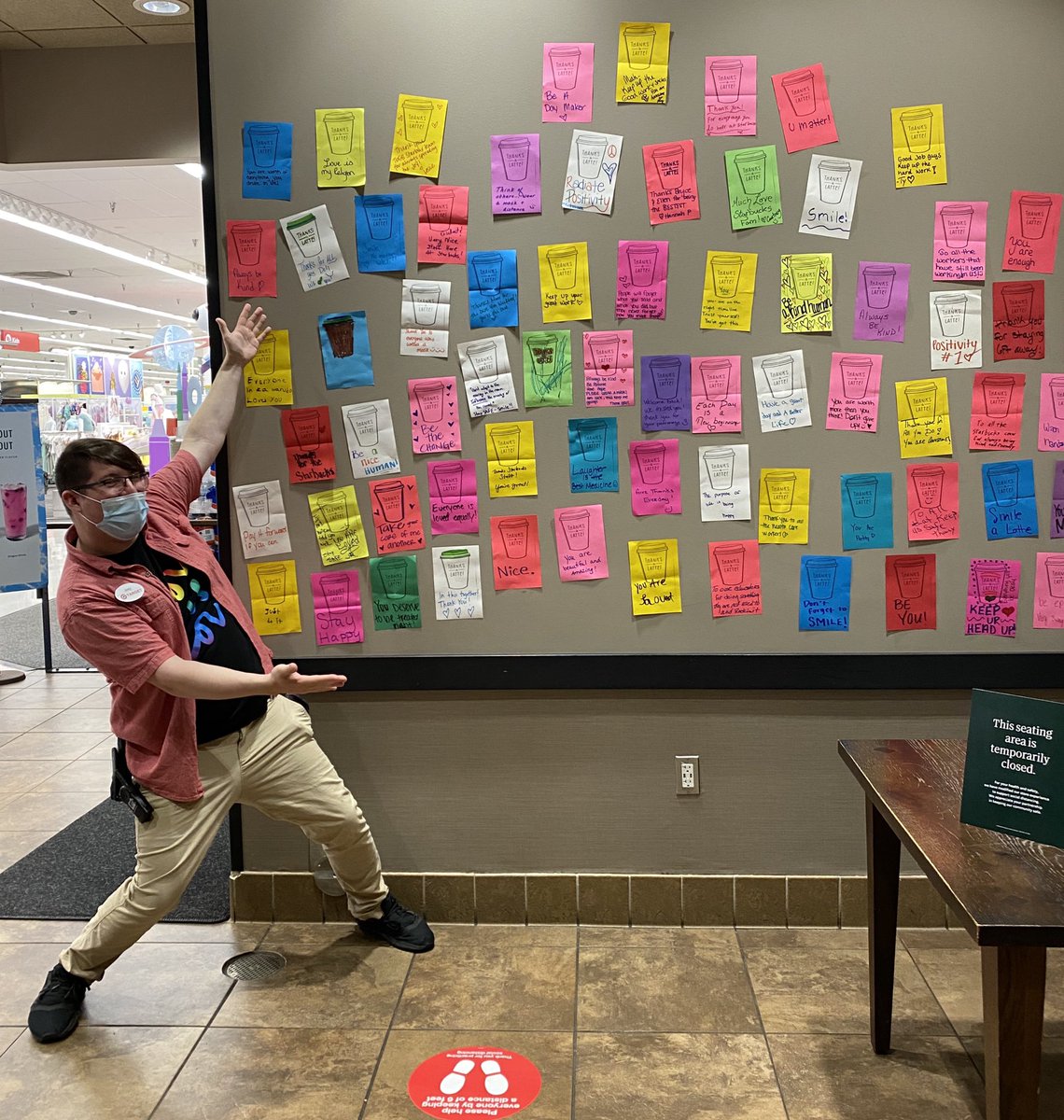 lesliebrown318's tweet photo. Kicking off Starbucks #KindnessWeek with some positive notes from our amazing guests! #ThanksALatte #TwitterlessJoey #T658 #SpreadTheLove @Starbucks @AdriannaGilmo19 @658Bullseye @jenscheett @adam_r_schutt https://t.co/p8fegUYIfu