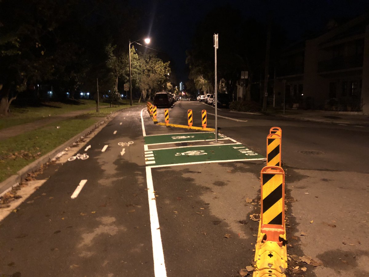 Where Henderson Road intersects side streets, there are these little waiting bays so bikes turning across the road can wait for a gap in car or bike traffic without obstructing through traffic