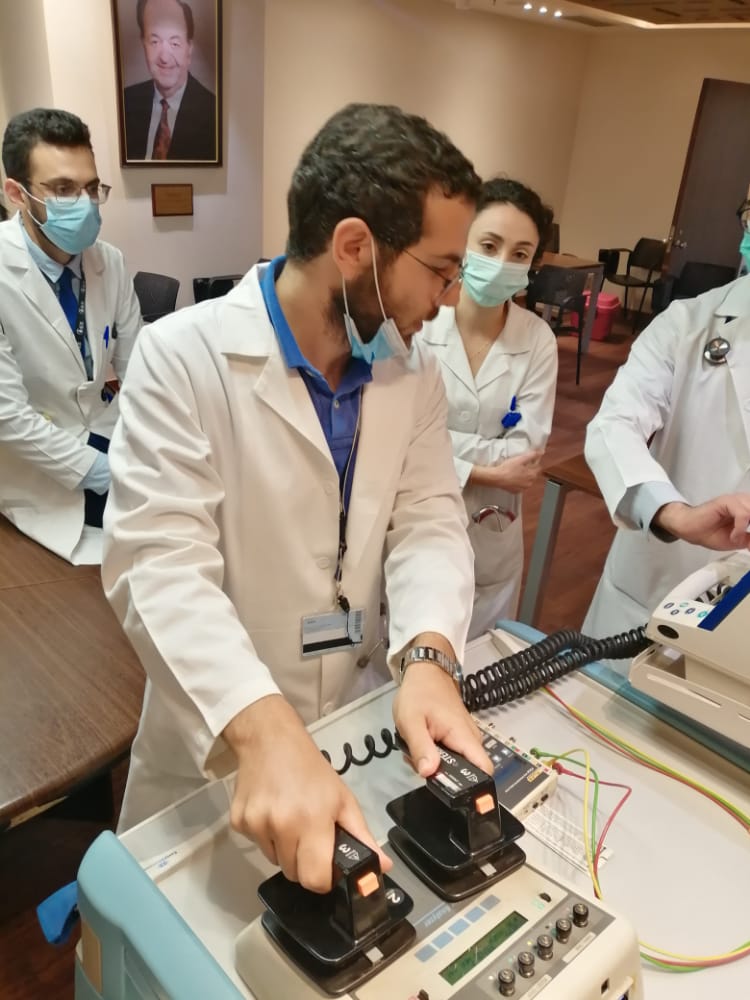 DAWSIM_AUBMC's tweet photo. Training on residents on life saving interventions like defibrillation. Although we rarely use these skills (fortunately), when we do need them- they are life saving. No room for error.
#Simulation #medicine #education #meded #science #healthcare #health #technology #Training https://t.co/lyyuSm62kU