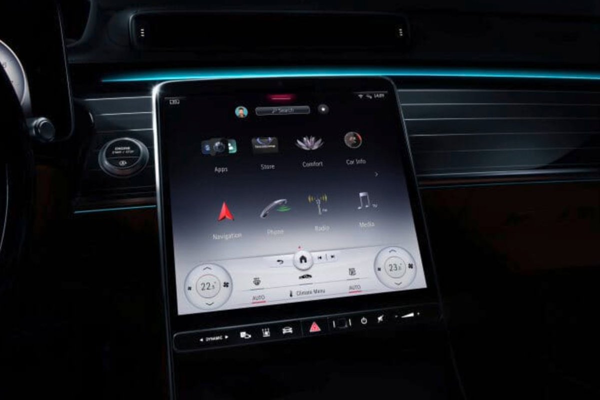 Mercedes laat een deel zien van het nieuwe interieur van de S-klasse. Het grote scherm gaan we waarschijnlijk ook terug zien in de EQS. #EQS #MercedesBenz