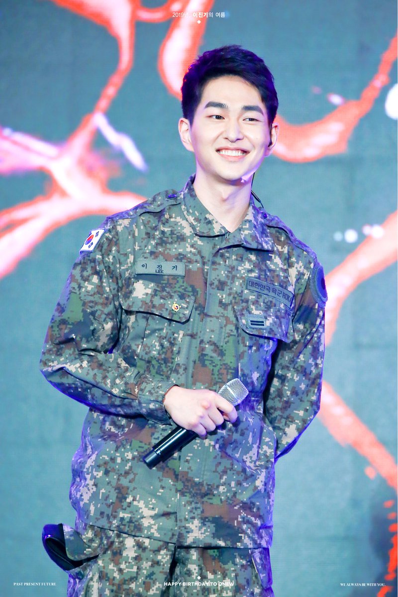  ONEW’S BACK dearest jinki,welcome home! welcome back! i slept today while listening to voice, then i woke up to the news that you’re discharged already. i prepared for this day—but no preparation could ever be enough. we are happy that you’re back, jinki! yours,triz