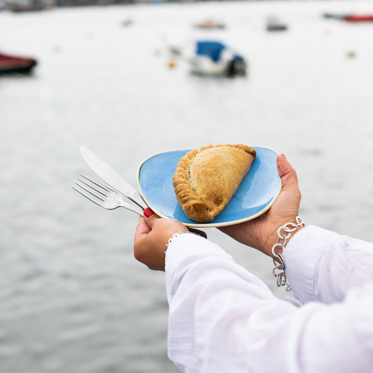 CornishBakery's tweet photo. You spoke, we listened... 
 
We're utterly delighted to be able to deliver you your Cornish moment, and the time-honoured pasty directly to YOUR front door 🏡

Visit https://t.co/ljm81NdAF0 to place your order 📮 https://t.co/djktkzOjZw