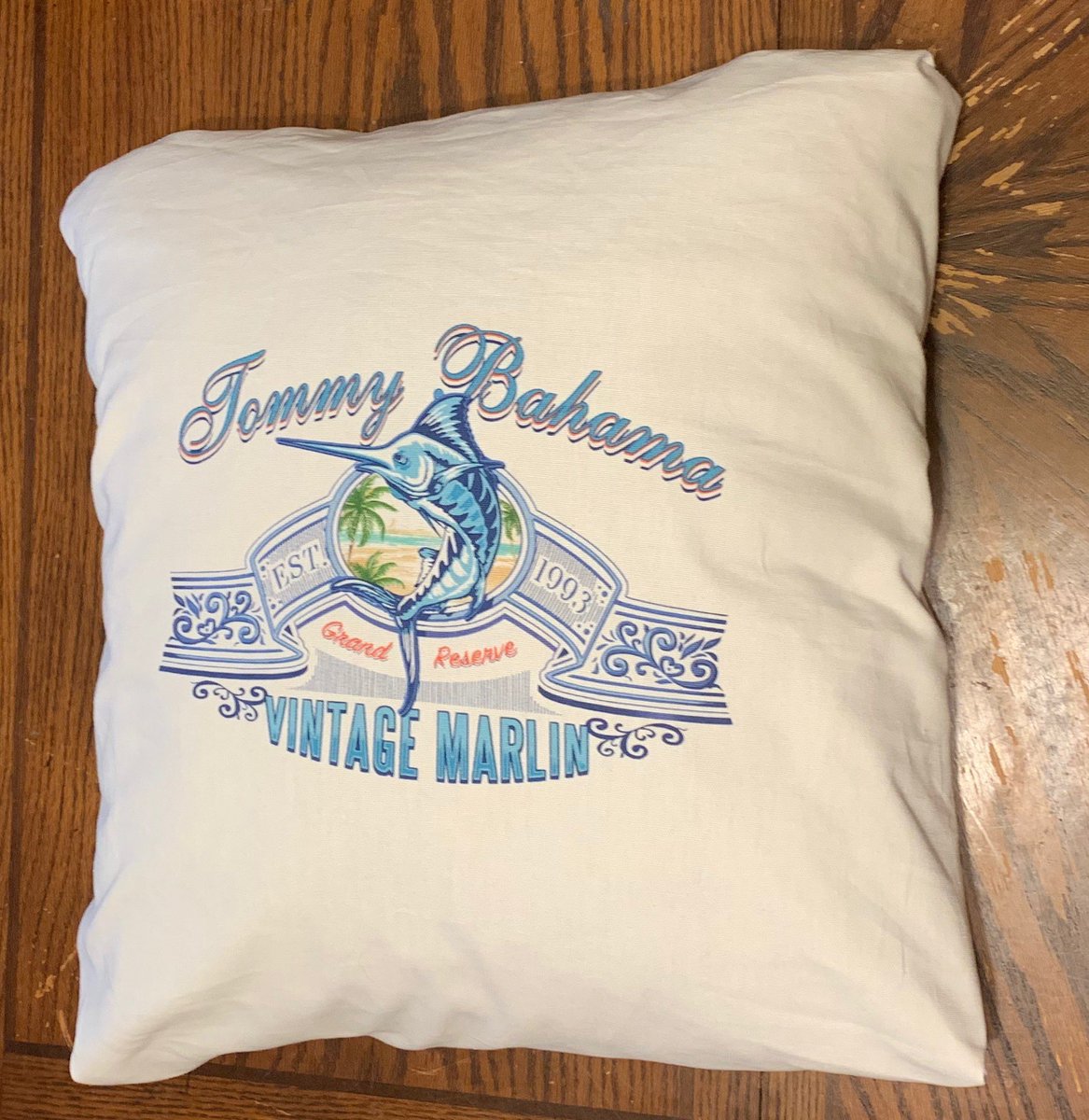 DesignsPriscus's tweet photo. Some new items going up today, including Tommy Bahama fabric! Please visit my Etsy, DM me or comment below if you would like to place a custom order including Tommy Bahama fabric. The panels are 28x28 inches and the designs are 11x8.5 inches (white) and 13x5.75 inches (blue). https://t.co/eclwfcJ839
