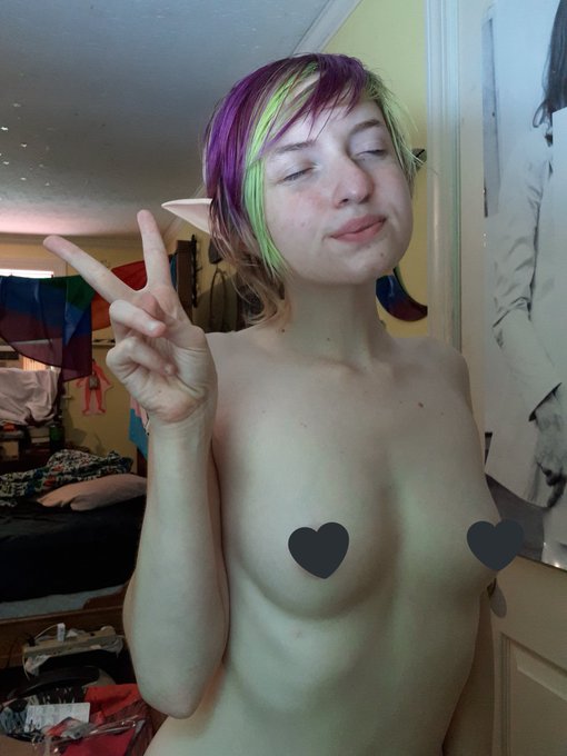 1 pic. Cute elf boy???♂? 
I love these ears sm?

#ftm #twink #femboy #elf #elfboy #kawaii #nsfwtwitter