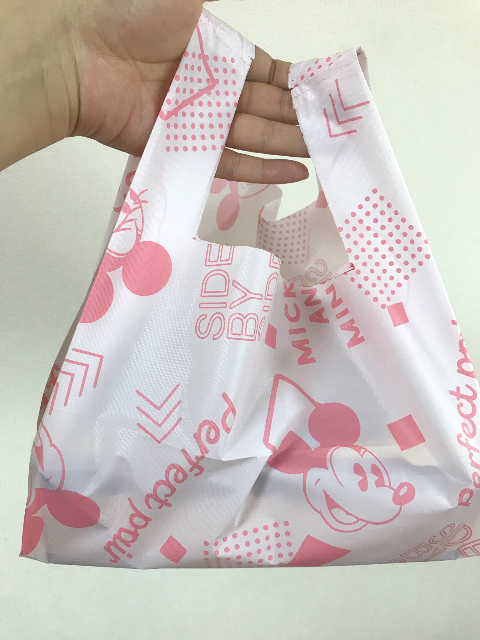 Dufdufnuinui コンビニ弁当用エコバッグ作成 T Co Crfvclj4m1 エコバッグ ハンドメイド 手作り 型紙 型紙いらず 100均 ダイソー Daiso ディズニー ミッキー テーブルクロス T Co Nen3thnsvs Twitter