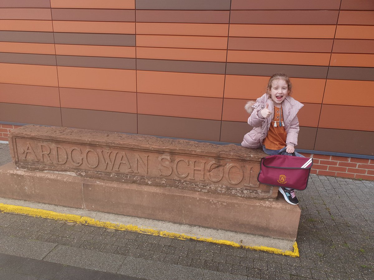_x_EL's tweet photo. When did my girl get so big 😭
Forgot to post a few weeks ago. Visiting her school 😍 @Glenpark_elc @Ardgowanpr https://t.co/yur4QXEfPV