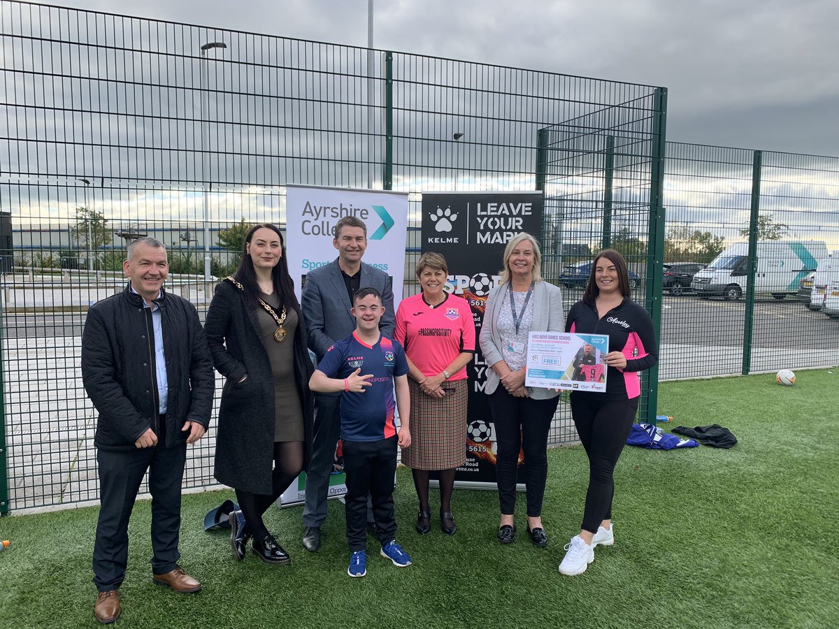 MctJohn's tweet photo. Absolutely delighted. This is testament to the efforts of everyone involved #passingpositivity @mental_united @krisboydcharity @OnlySportLTD1 #walk4lionheart @VibrantEAC @EACChiefExec @BrianWhittle students, staff, community partners and all other contributors. 👏This is for you. https://t.co/4oC1mUAKCr